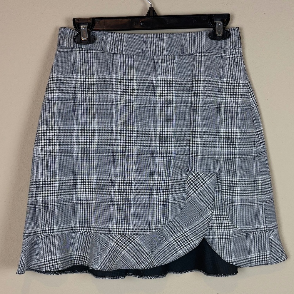 Zara Woman Gray/Black Plaid Mini Skirt with Front Side Slit & Ruffled Hemline